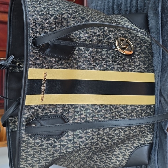 Michael kors large tote with small insert bag.non leather. - Picture 1 of 5